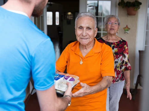 who prepares the food for meals on wheels
