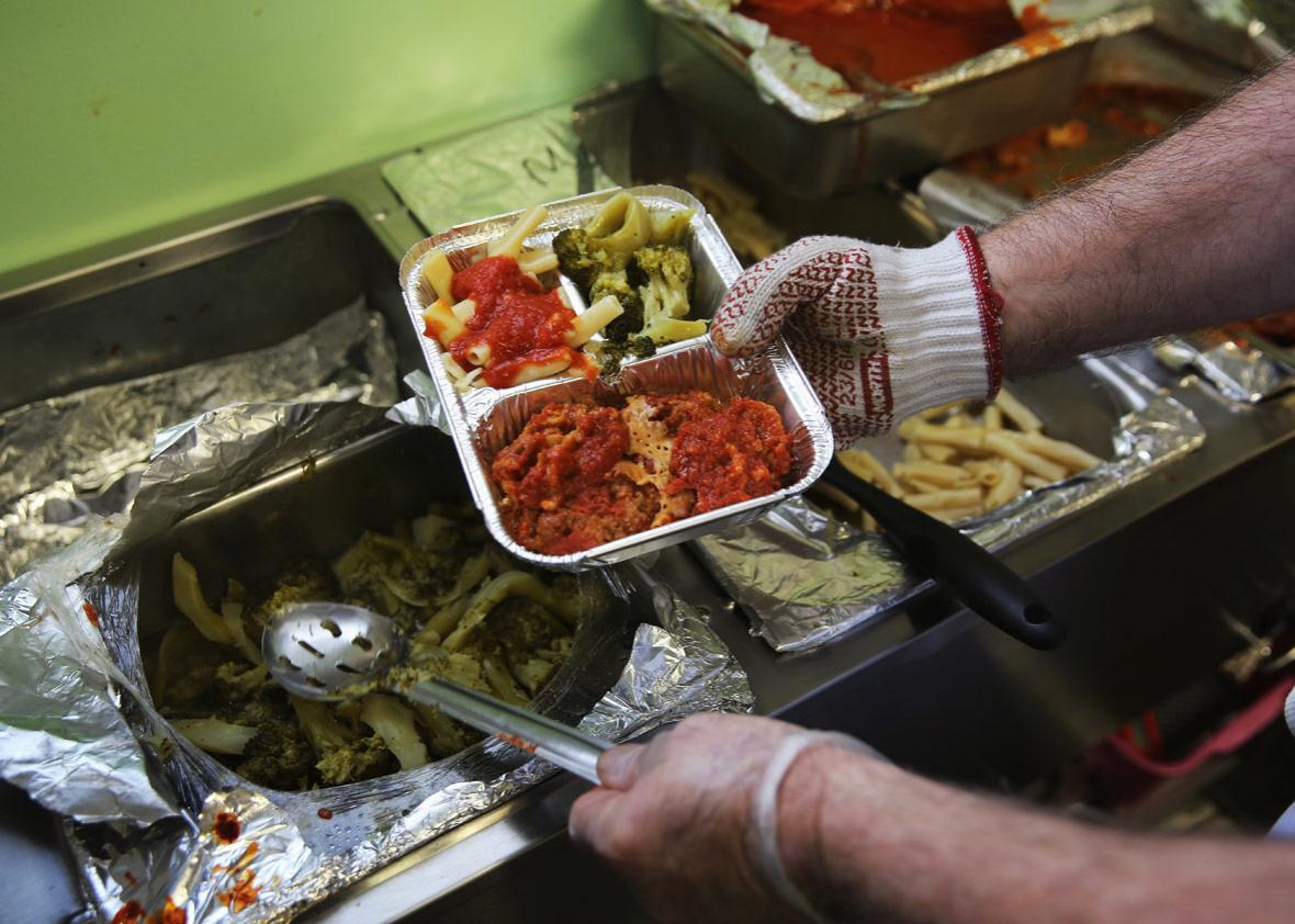 who prepares the food for meals on wheels