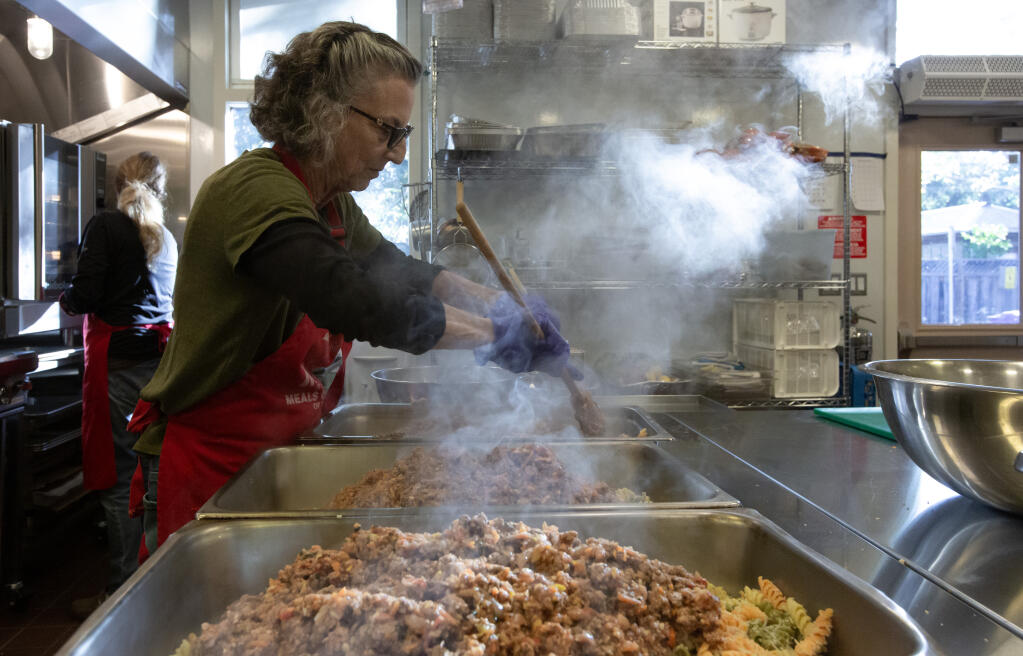 who prepares the food for meals on wheels