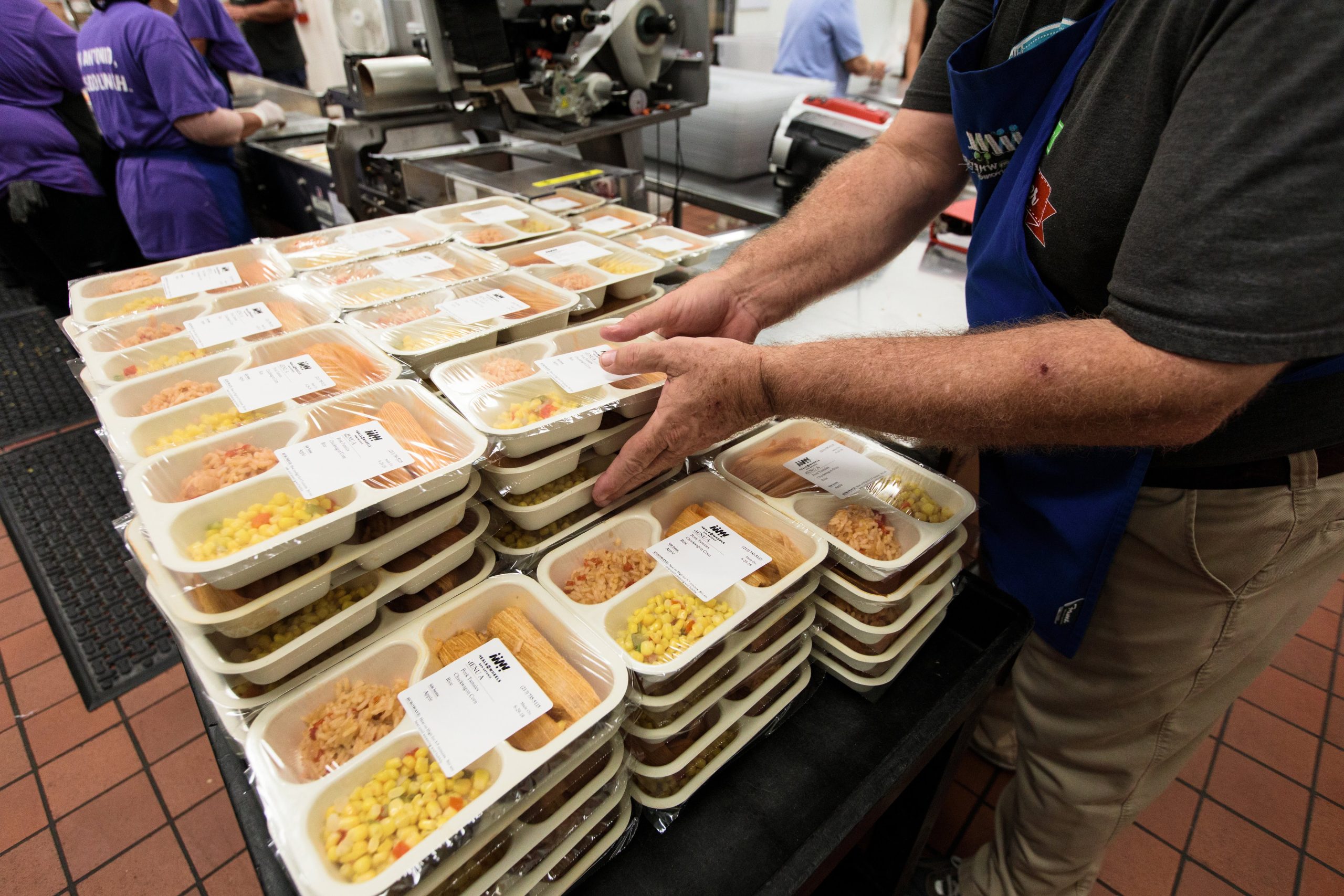 who prepares the food for meals on wheels