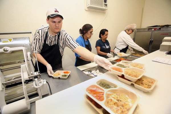 who prepares the food for meals on wheels