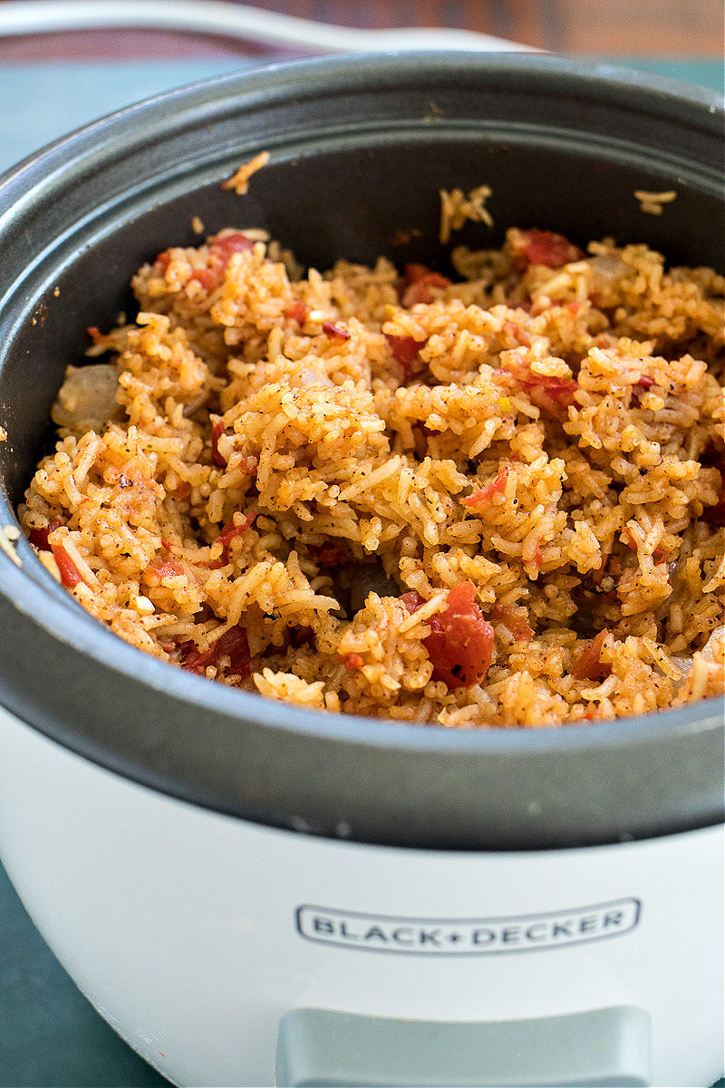 spanish rice cooked in a rice cooker recipe